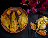 A picture of step 3 of Crispy palak pakora (crispy spinach fritters).