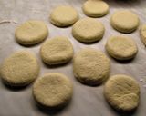 Hajtott vajas zsemle recept fázis 3 fotója