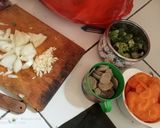 Foto langkah ke 1 dari resep Tumis wortel brokoli bakso.
