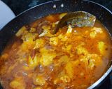 A picture of step 6 of Gobhi aloo curry.