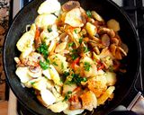 Foto del paso 3 de la receta: Champiñones con papas salteados👨‍🍳👨‍🍳