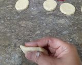 A picture of step 3 of Meethi tikiyan.