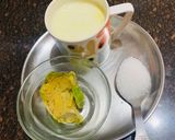 A picture of step 1 of Avocado milkshake.