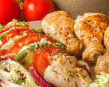 Foto del paso 2 de la receta: Muslos de pollo en Airfryer con ensalada