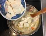 Foto del paso 6 de la receta: El tonziru~El sopa del miso con el cerdo y verduras~