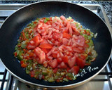 Foto del paso 5 de la receta: Empanada de hojaldre, con verduras, carne y atún