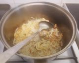 A picture of step 1 of Rice and beef rounds in sauce.