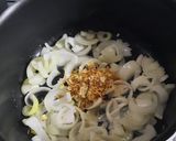 Foto del paso 3 de la receta: Chorizo con azafrán (tipo a la pomarola)