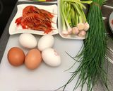 Foto del paso 1 de la receta Tortilla de ajetes y gamba roja!!
