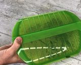 Foto del paso 4 de la receta Espinacas con dátiles y piñones en Lékué al microondas