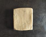 Foto del passaggio 3 della ricetta Crostata di albicocca e amaretti con frolla al rosmarino