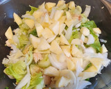 Foto del paso 3 de la receta: Ensalada distinta con sobras de pollo asado y aliño cremoso