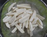 Foto langkah ke 2 dari resep Homemade French fries.
