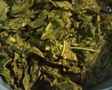 Foto langkah ke 1 dari resep Oseng daun singkong.