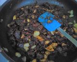 Foto del paso 9 de la receta: 🌯Empanada de morcilla🌭 y pera🍐 con masa casera