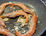 Foto del paso 3 de la receta: Rape con gambones
