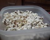 Foto langkah ke 5 dari resep Popcorn Sederhana.
