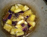 A picture of step 1 of Sambal terong.