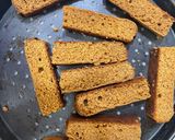 A picture of step 4 of Caramel Cardamom cake rusk (wheat flour).