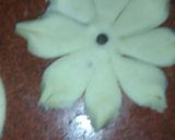 लीफ फ्लावर मठरी (leaf flower mathri recipe in Hindi) रेसिपी चरण 5 फोटो