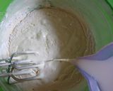 Foto langkah ke 3 dari resep Bolu Kukus Abon Ayam.