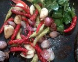 Foto langkah ke 3 dari resep Sambal kemangi ikan teri.