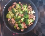 A picture of step 3 of Pasta with broccoli and sausage.