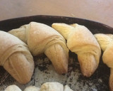 Foto del paso 6 de la receta: Medialunas de grasa con harina leudante