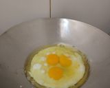 Foto langkah ke 3 dari resep Telur Ceplok Kecap Manis Saus Tiram.