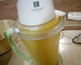 A picture of step 2 of Mango juice.