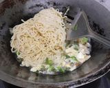 Foto langkah ke 5 dari resep Mie Instan Kuah Nyemek.