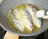 Foto langkah ke 3 dari resep 28. Ikan Kembung Goreng Sambal Seruit (Khas Lampung) Suegerr banget! 😍😋.