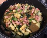 Une image de l'étape 10 de Lentilles brunes au lard, courgettes, pancetta et épices.