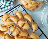 Foto langkah ke 6 dari resep Pastel Mini Isi Abon.