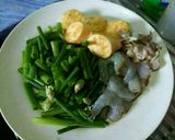 รูปขั้นตอนการทำที่ 1 ของ ผัดดอกหอมใส่กุ้งและเต้าหู้ไข่ไก่
