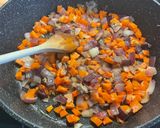 Une image de l'étape 8 de Bœuf aux tomates, carottes, oignons rouges et épices (avec pains paratha).