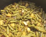 A picture of step 4 of Burnt Onions with Green Beans and Potatoes.