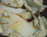 Foto del paso 3 de la receta: Anguriñas en pil pil de bacalao y garbanzos con calabacín