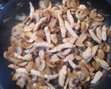 Foto del paso 3 de la receta: Revuelto de champiñón con bastones de pollo