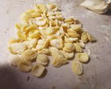 Foto del passaggio 2 della ricetta Orecchiette con sparacelli e pomodori secchi