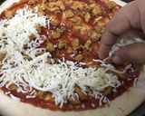 A picture of step 4 of Chicken Tikka pizza.