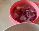 Foto del passaggio 2 della ricetta Fresca insalata con cetrioli