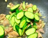 小黃瓜炒雞腿肉的食譜步驟4照片