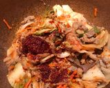 รูปขั้นตอนการทำที่ 2 ของ เส้นบุกผัดกิมจิ