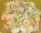 Foto langkah ke 3 dari resep Cah sawi putih udang.