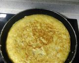 Foto del paso 6 de la receta: Tortilla de patata con pimientos del padrón