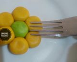 A picture of step 3 of Flower Cookie.