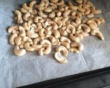 A picture of step 2 of Toasted cashew nuts.