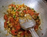 उकडलेल्या अंड्यांपासून अंडा भुर्जी (Anda Bhurji Recipe In Marathi) रेसिपी स्टेप 3 फोटो 
