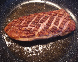 Foto del paso 3 de la receta: Magret de pato con miel y tomillo